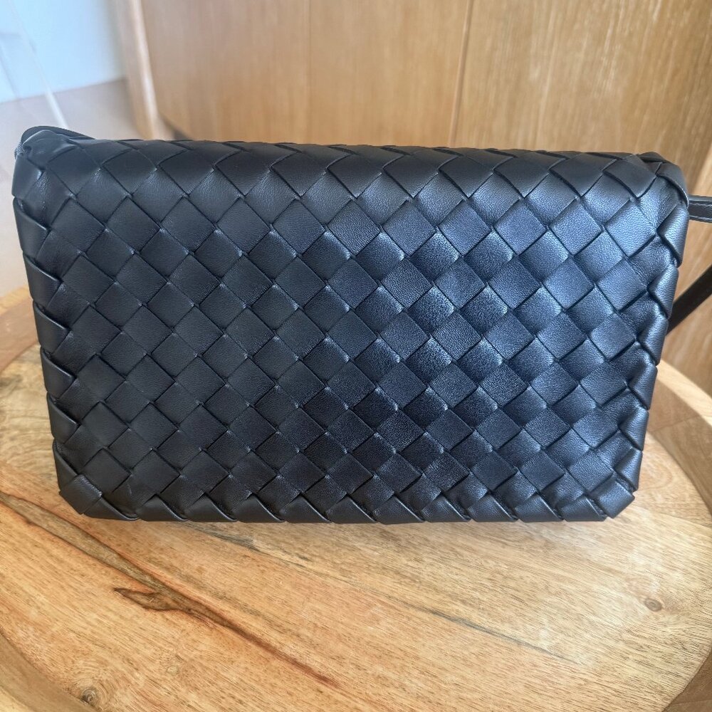 Bottega Veneta Crossbody Bag in Noir Black Intrecciato Calfskin